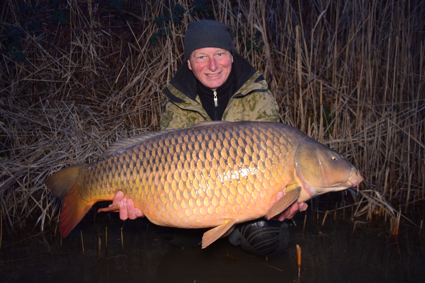 Andreas Heinz angelt erfolgreich im Winter auf Karpfen mit dem Paster und Boilieteig von Naturebaits. Er erklärt, wie ihn schwerelos bbeim Karpfenangeln einsetzt.