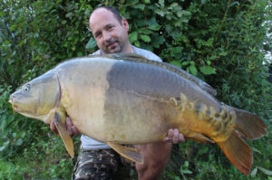 PAtrick Dorner fängt in Österreich mit Fresh `n Squid Boilies von Naturebaits beim Karpfenangeln große Karpfen