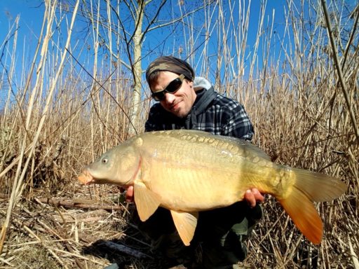 Thomas Ilg erfolgreich beim Karpfenangeln im Winter mit Lightning Pop Ups und Groundbait von Naturebaits