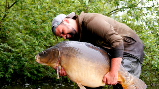 Benjamin Kessenich mit großem Spiegelkarpfen aus Köln, gefangen auf WSC Boilies von Naturebaits