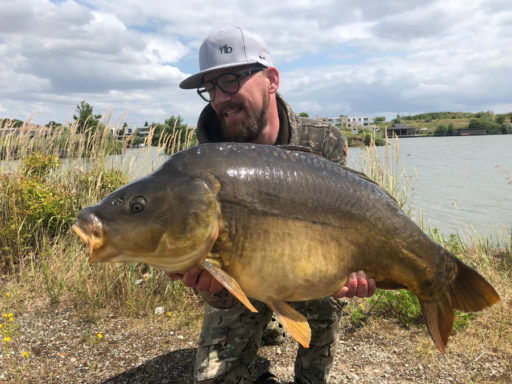 Marcel Schmidt mit großem Spiegelkarpfen, gefangen im Mittellandkanal bei Braunschweig auf GLM Boilies von Naturebaits