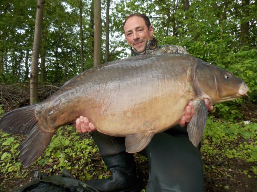 Naturebaits Kunde Fabian Reichstein mit großem Spiegelkarpfen