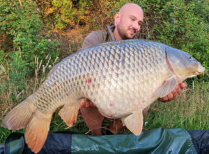 Sebastian Brandt fängt 25 Kilo Karpfen im Mittellandkanal auf Naturebaits Boilies