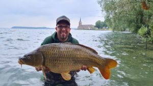 Markus Brettschneider mit einem Schuppi aus dem Lac du Der, gefangen auf P-Mix.