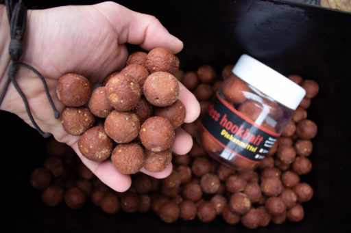 Romeo Eyl angelt im späten Frühling sehr erfolgreich an französischen Stauseen mit ganz kleinen Mengen Dickenmittel 2.0 Boilies