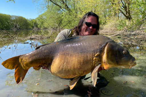 Frank Schmitz und Daniel Schmitz fangen am Altrhein mit Green Granada Boilies Karpfen über 25 Kilo