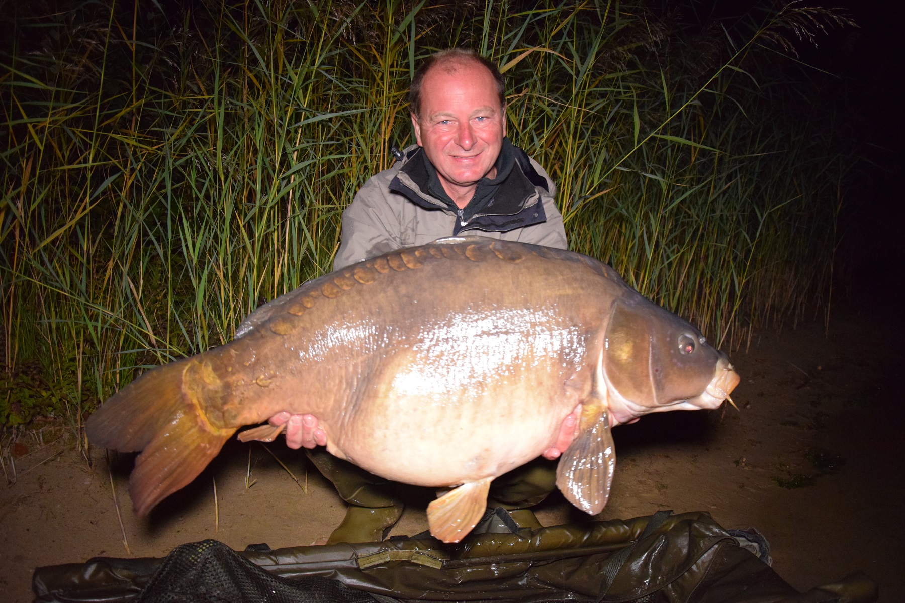 Andreas Heinz angelt im Herbst erfolgreich große Karpfen mit Dickenmittel 2.0 Boilies und Pop Ups