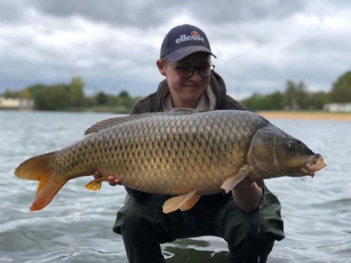 Jakob Geis und Kumpel Fabi fangen tolle Karpfen beim Karpfenangeln mit Bloodworm Boilies von Naturebaits in Bayern