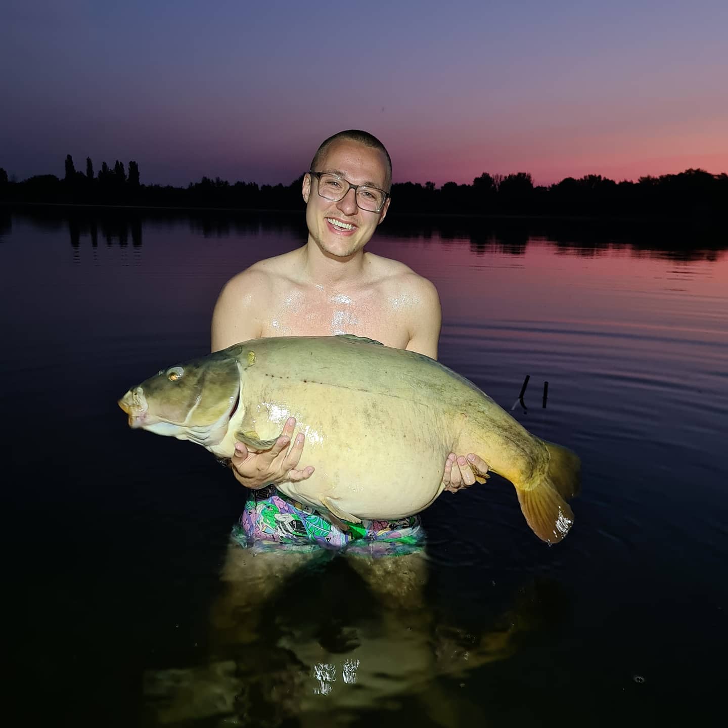 Vincent Kalus fängt seinen PB bei einer spontanen Badesession mit GLM von Naturebaits in Halle