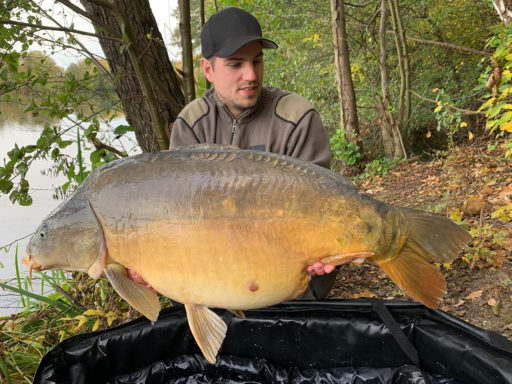 Jan Brauns und Marvin Eckert angeln im Herbst am Baggersee auf Karpfen mit Boilieteig und P-Mix Boilies von Naturebaits