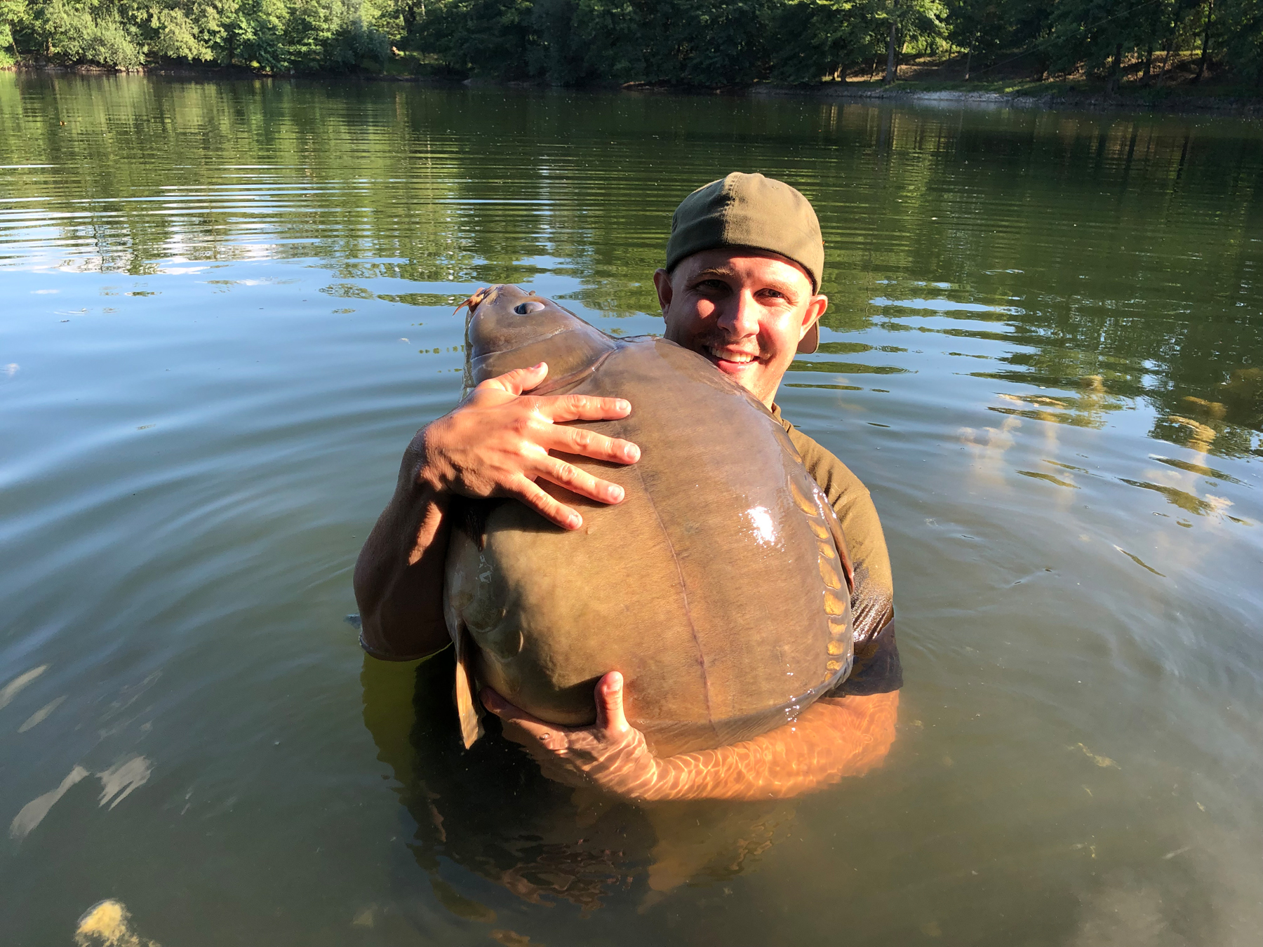 Thomas Schärer erfolgreich beim Karpfenangeln in Nordfrankreich mit Dickenmittel und Yellow Scopex Boilies von Naturebaits